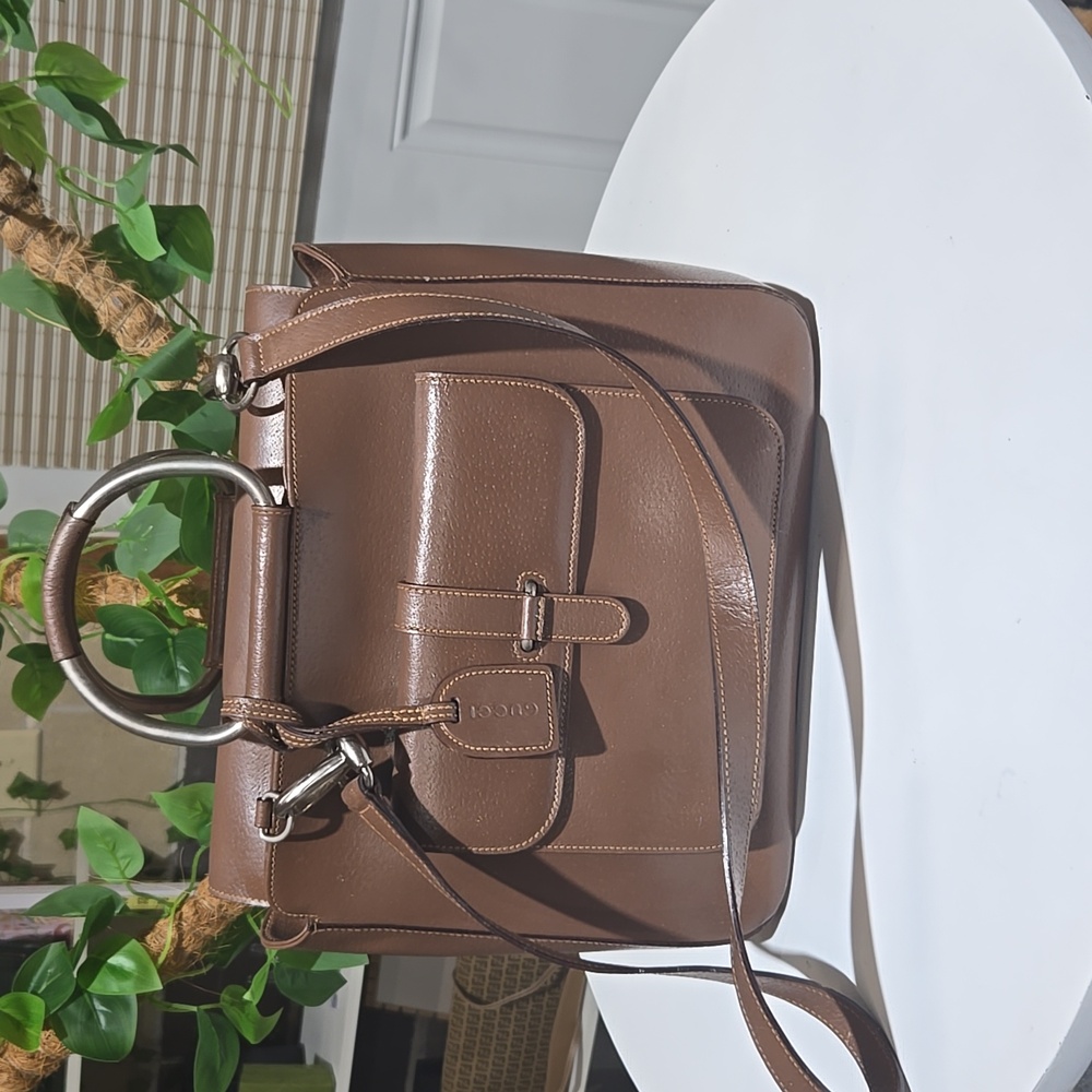 $3 START AUTH $3500 Very Rare Gucci brown leather D ring handle bag